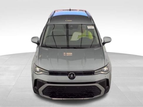 Used 2025 Volkswagen Taos SE AWD/4WD image 2