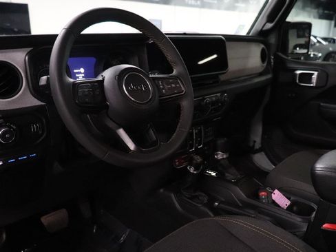 Used 2024 Jeep Wrangler Unlimited AWD/4WD image 10