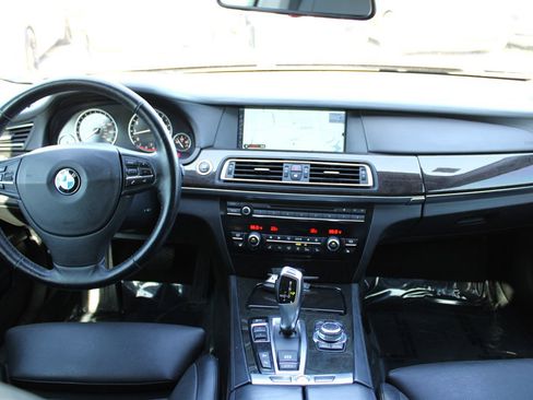 Used 2011 BMW 750i xDrive image 11