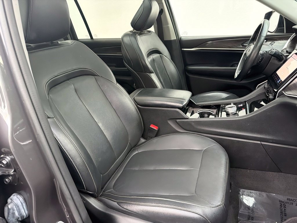 Used 2022 Jeep Grand Cherokee L Limited AWD/4WD image 35