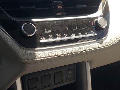 Used 2023 Toyota Corolla Cross L FWD image 28