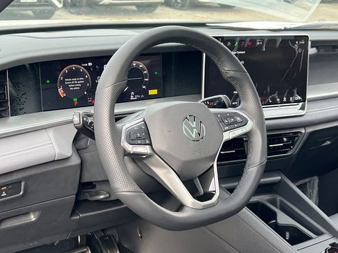 New 2026 Volkswagen Tiguan SE R-Line image 19