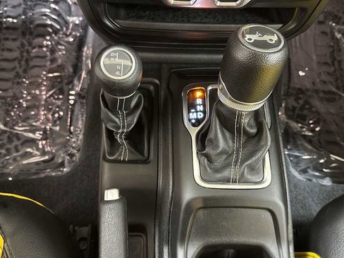 Used 2019 Jeep Wrangler Unlimited Sahara image 23