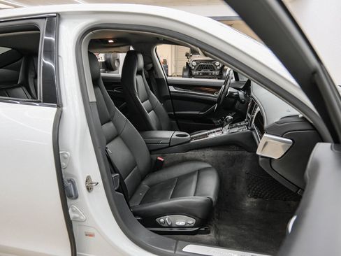 Used 2014 Porsche Panamera S image 45