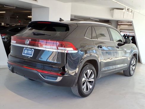 Certified 2024 Volkswagen Atlas Cross Sport SE FWD image 4