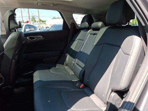 Certified 2023 Kia Sportage EX w/ EX Premium Package AWD/4WD image 9