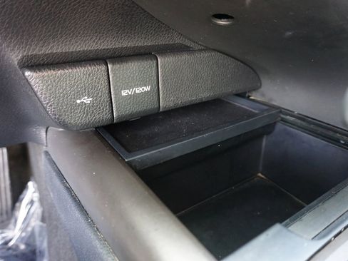 Used 2021 Toyota Camry SE image 25