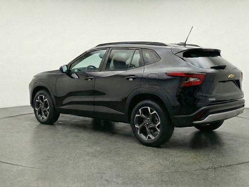 Used 2025 Chevrolet Trax LT image 6