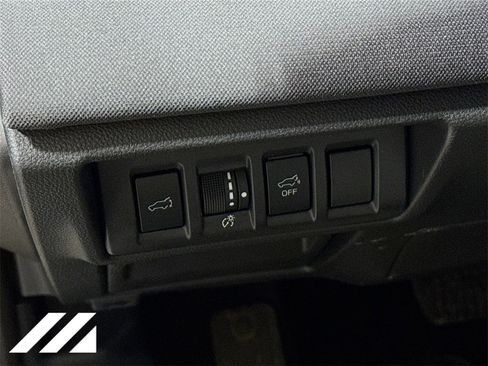 Used 2025 Subaru Outback Premium image 9