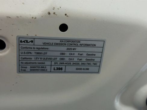 Used 2025 Kia Telluride LX FWD image 17