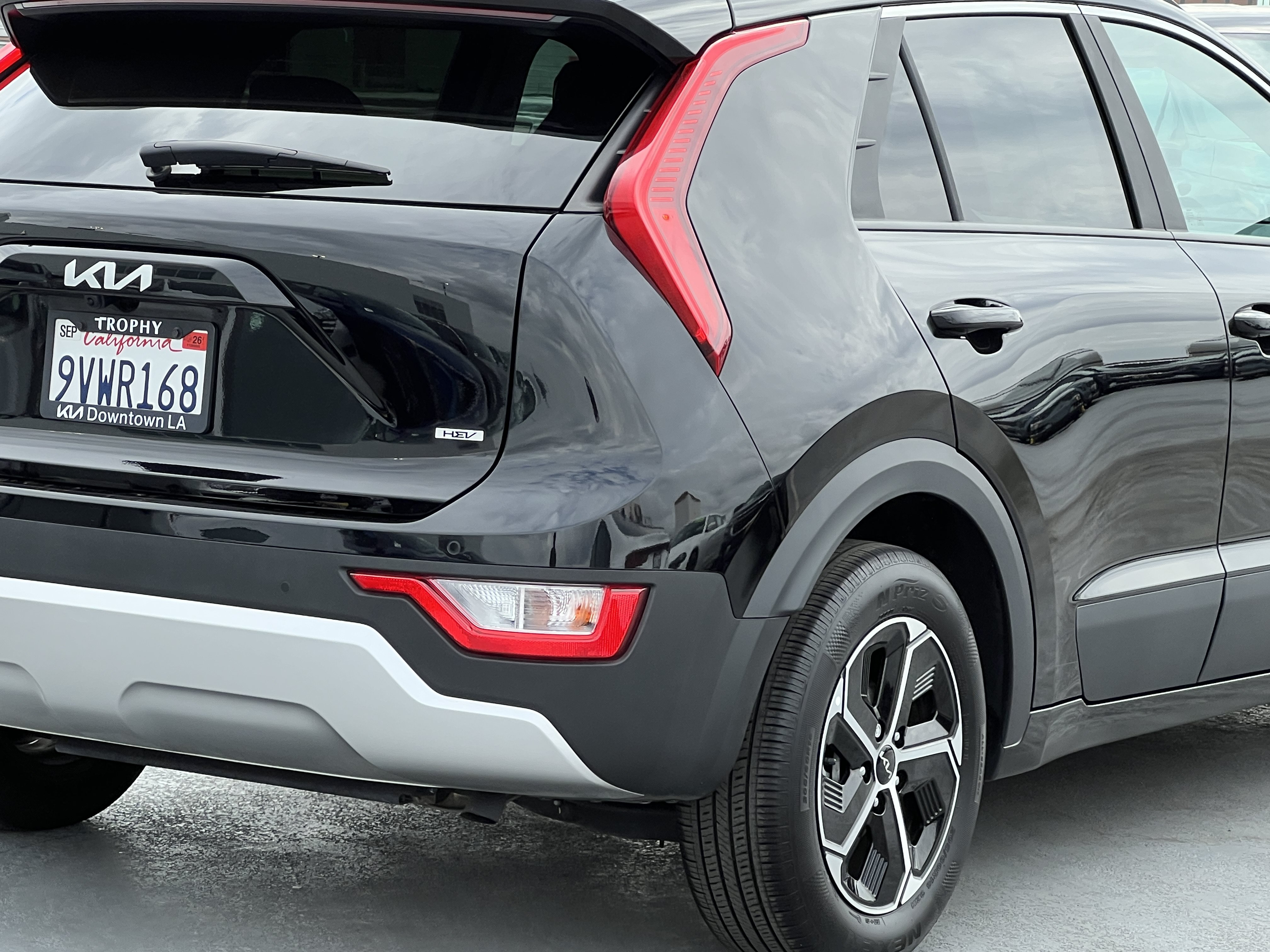 Certified 2025 Kia Niro EX FWD image 8