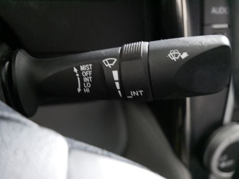 Used 2013 Toyota Camry LE image 32