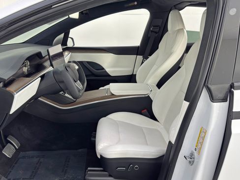 Used 2022 Tesla Model X image 16