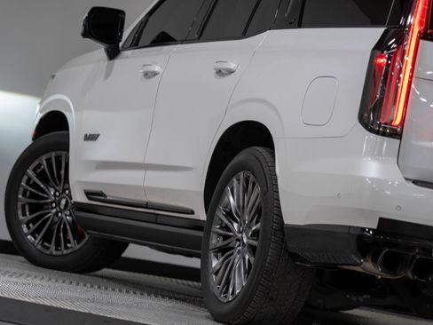 Used 2023 Cadillac Escalade V AWD/4WD image 36
