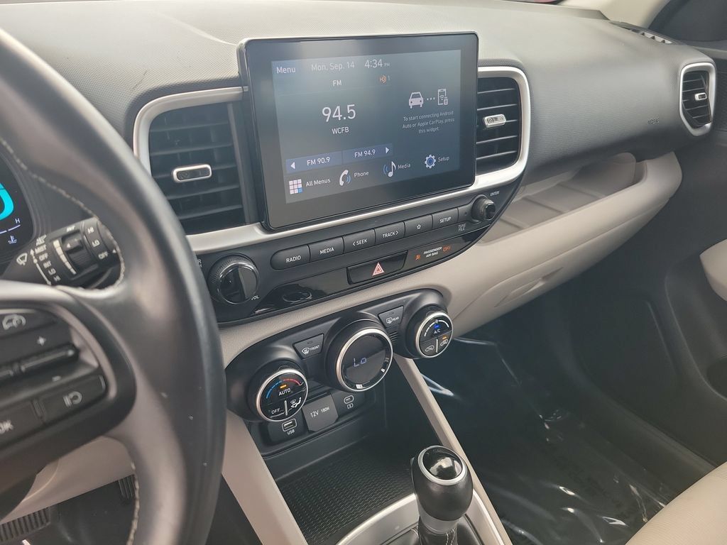 Used 2025 Hyundai Venue SEL FWD image 22