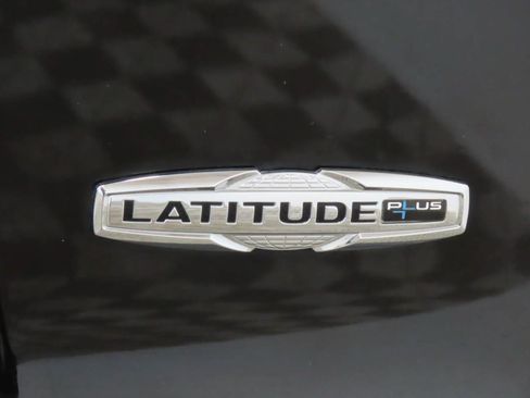 Used 2020 Jeep Cherokee Latitude Plus FWD image 6