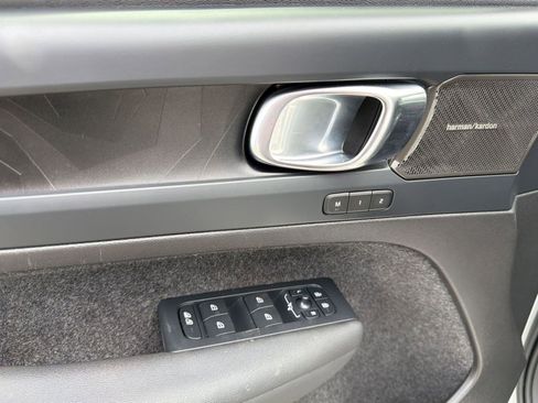 Certified 2023 Volvo C40 P8 Recharge Ultimate w/ Protection Package Premier AWD/4WD image 12