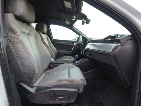 Used 2021 Audi Q3 2.0T Premium w/ Black Optic Sport Package image 39