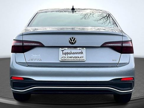 Used 2024 Volkswagen Jetta SE image 5