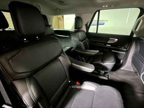 Certified 2025 Ford Expedition Platinum AWD/4WD image 22