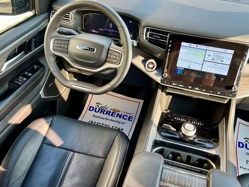 Used 2024 Jeep Wagoneer Series II image 11