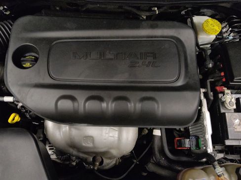 Used 2019 Jeep Cherokee Latitude Plus FWD image 30