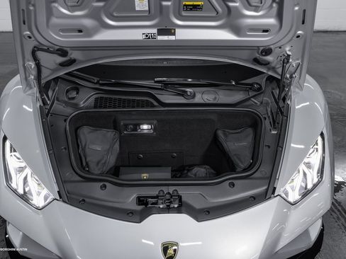 Used 2021 Lamborghini Huracan EVO image 2