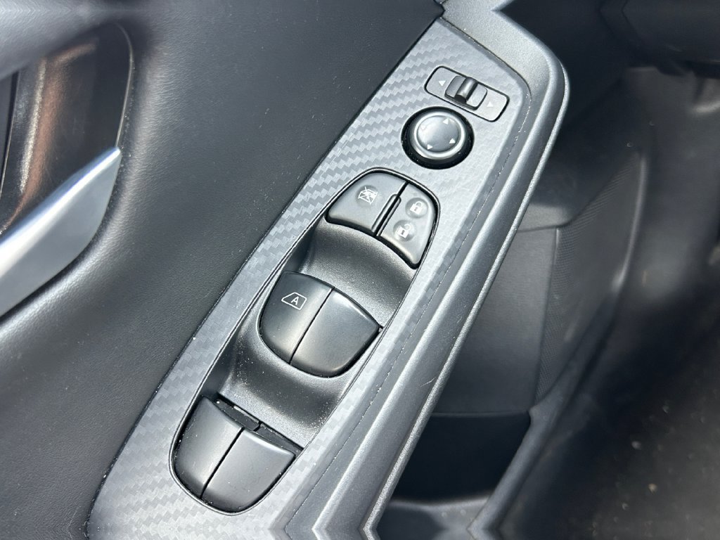 Used 2025 Nissan Sentra SV FWD image 32