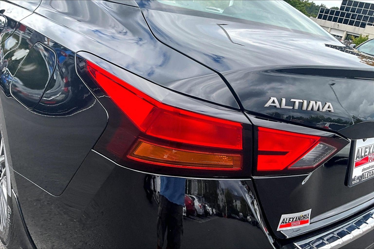 Used 2023 Nissan Altima 2.5 SV w/ SV Premium Package FWD image 28
