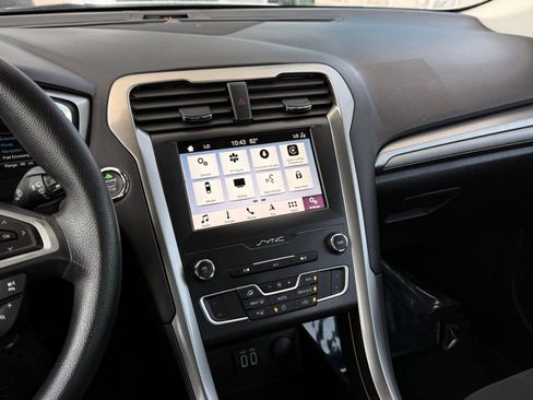 Used 2019 Ford Fusion SE FWD image 33