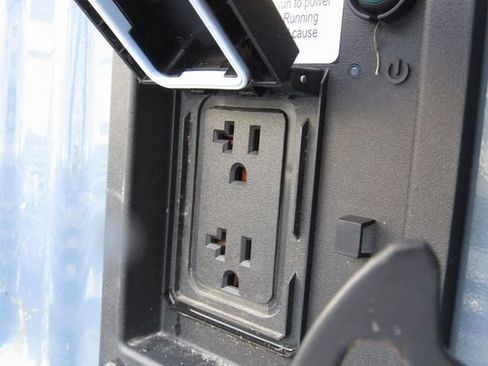 Used 2023 Ford F450 Platinum w/ FX4 Off-Road Package image 10