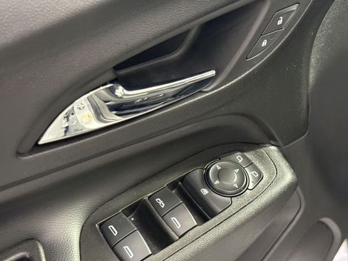 Used 2020 Chevrolet Equinox LT FWD image 16