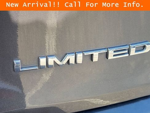 Used 2017 Jeep Cherokee Limited AWD/4WD image 8