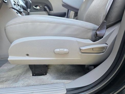 Used 2004 Saturn Vue AWD V6 w/ Comfort Pkg image 11