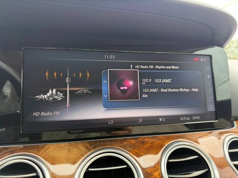 Used 2017 Mercedes-Benz E 400 4MATIC Wagon image 31