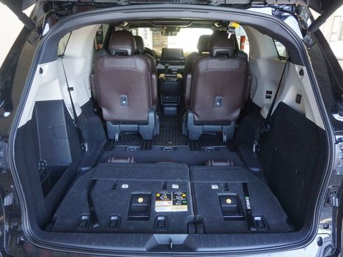 Used 2024 Toyota Sienna Platinum AWD/4WD image 19