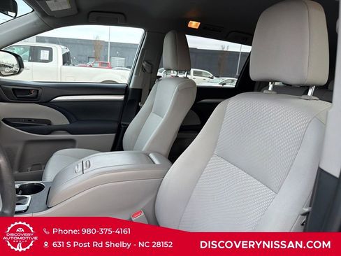 Used 2019 Toyota Highlander LE image 14