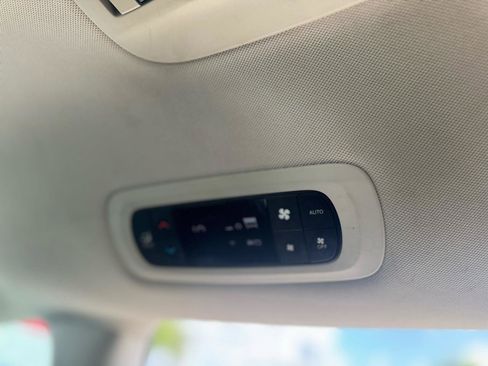 Used 2019 Chrysler Pacifica Touring-L FWD image 51