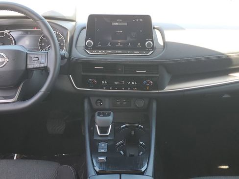 Certified 2025 Nissan Rogue SV FWD image 22