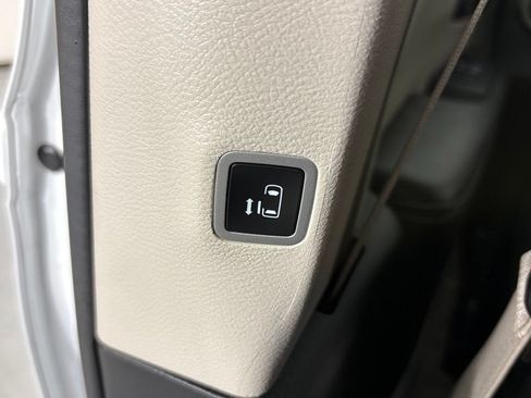 Used 2023 Chrysler Voyager LX FWD image 39