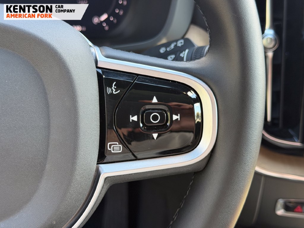 Used 2026 Volvo XC60 B5 Plus AWD/4WD image 15