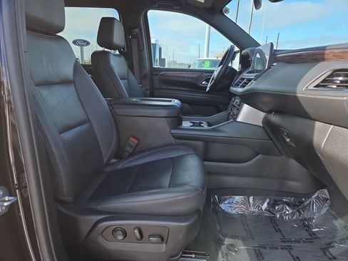 Used 2023 Chevrolet Suburban LT image 16