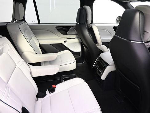 New 2026 Lincoln Aviator Black Label w/ Jet Appearance Package AWD/4WD image 18