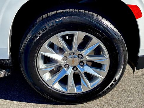 Used 2024 Chevrolet Suburban Premier image 30