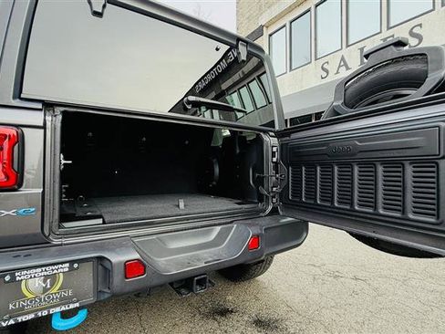 Used 2022 Jeep Wrangler Unlimited Sahara w/ Cold Weather Group image 32