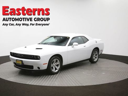 Used 2022 Dodge Challenger SXT RWD image 53