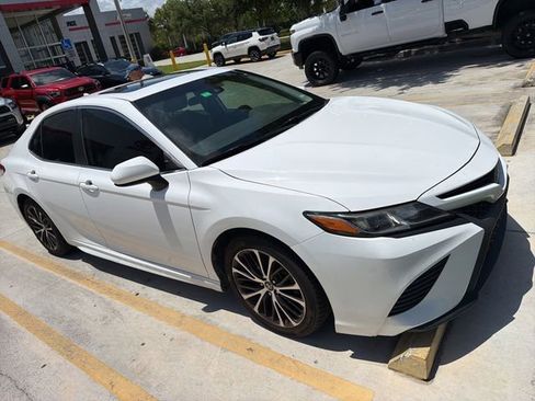 Used 2019 Toyota Camry SE FWD image 7