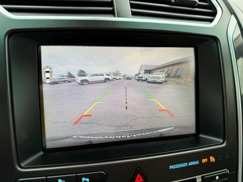 Used 2016 Ford Explorer Platinum image 31