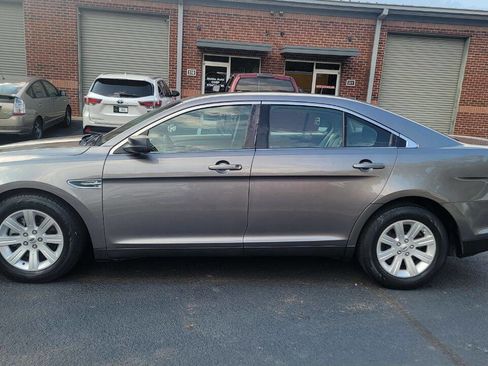 Used 2011 Ford Taurus SE image 8
