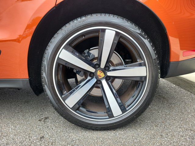 Certified 2023 Porsche Macan AWD/4WD image 12